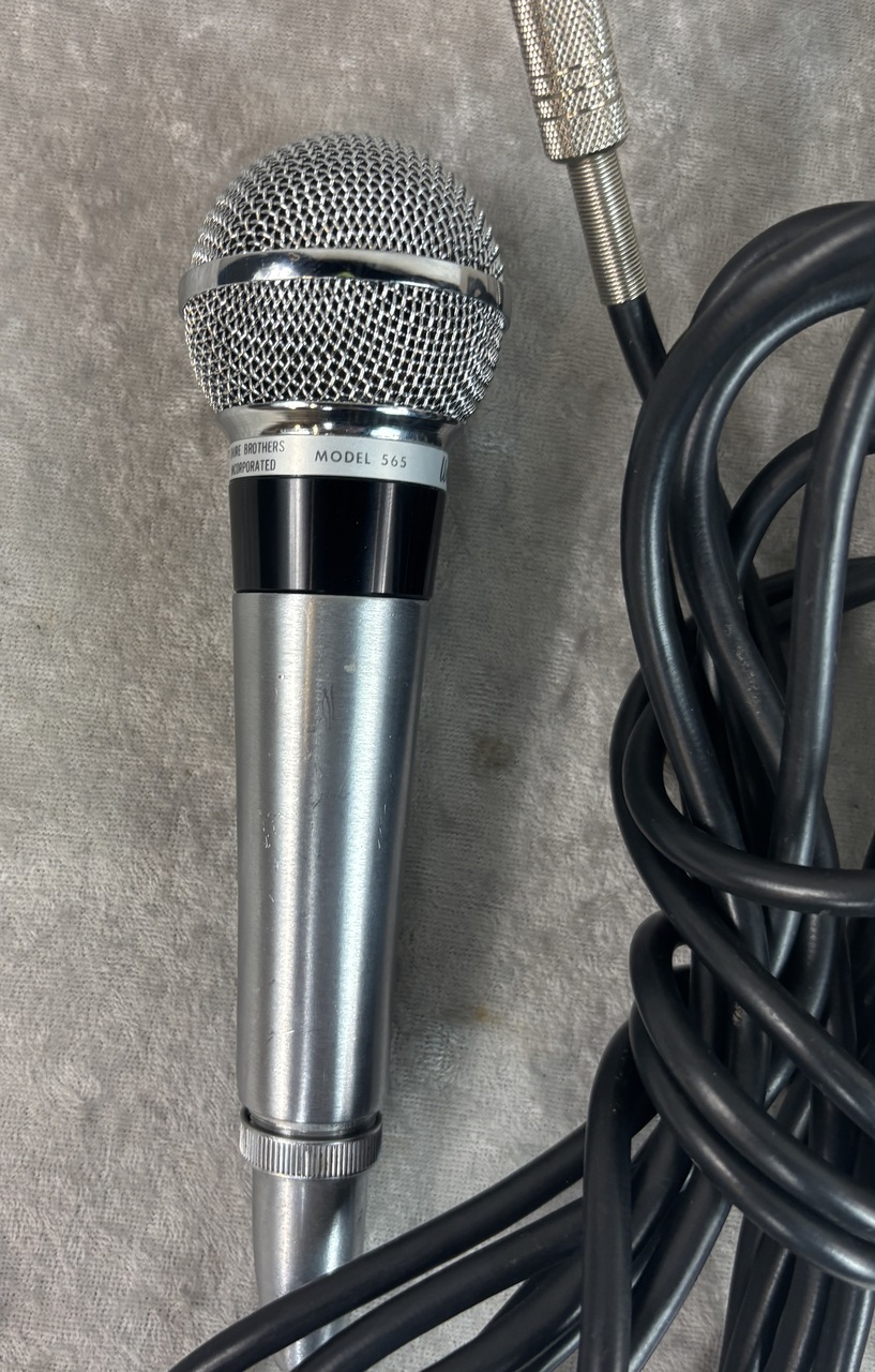 Shure Unisphere I 565 Dynamic Microphone with cable and bag (B