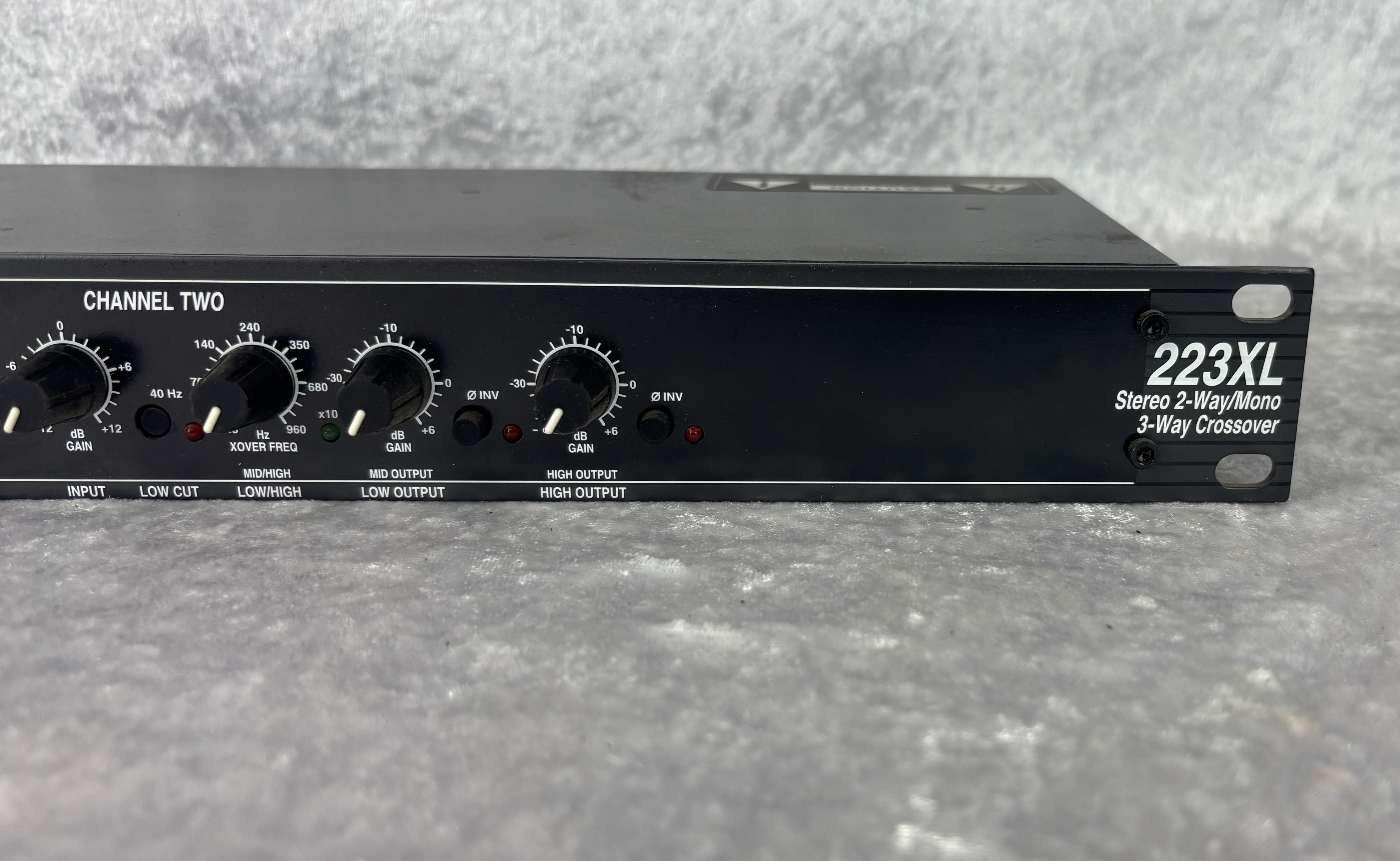 dbx 223XL Crossover rack unit - Capitol Guitars