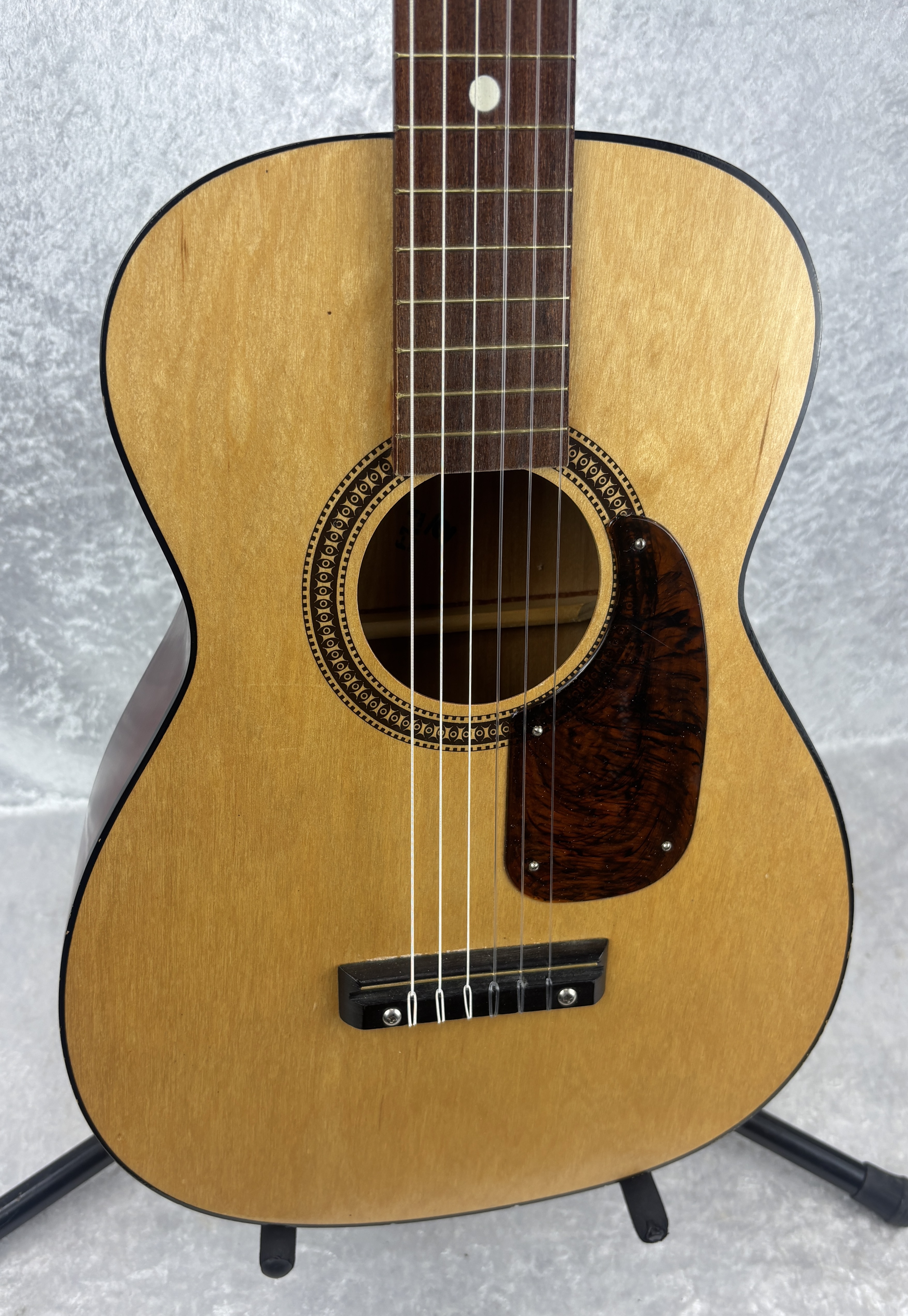 Vintage Sears Roebuck Model 319 319.12071000 acoustic guitar