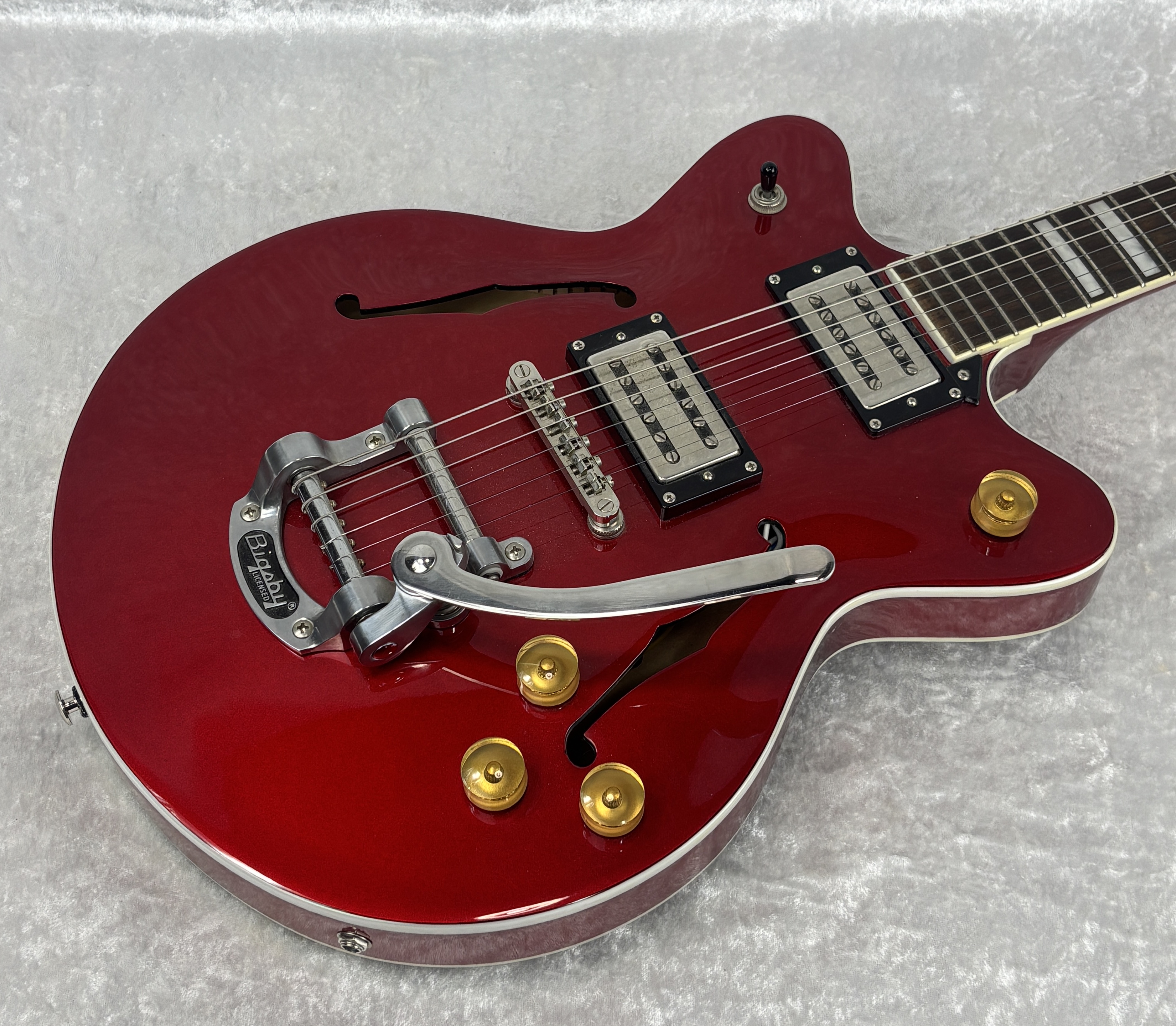 Gretsch G2655T Streamliner Center Block Jr. guitar Candy Apple red