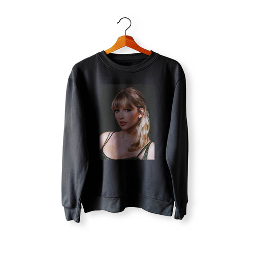 Taylor Swift's Dusky Look Is So Hot Crewneck Sweatshirt Sweater