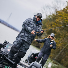 Meridian-X Jacket - FG201J-SHAD01_LIFESTYLE_1.jpg