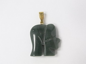 28mm Green Aventurine Elephant Pendant [e191]