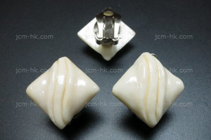 20X20mm Buffalo Bone Carved Earring. [z1204]
