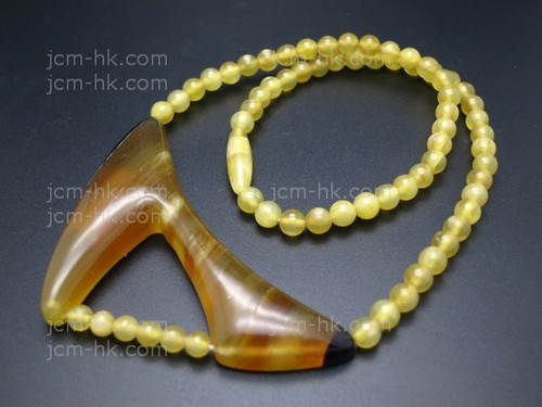 55x45mm Amber Horn Necklace 18" [z8512]