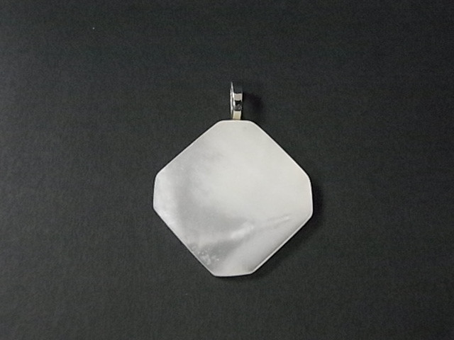 25mm A Grade Mother Of Pearl Octagon Pendant [e95]