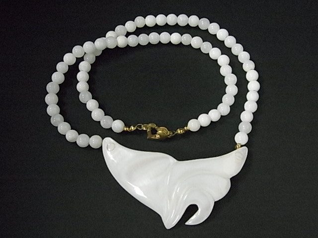 42x68mm Mother Of Pearl Carved Necklace 18" [e413]