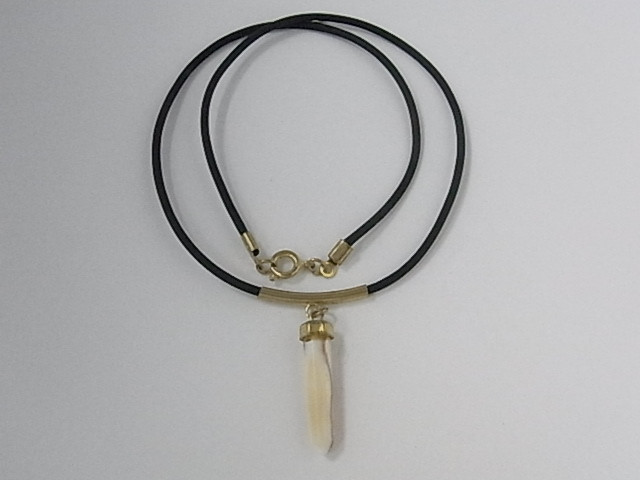 40mm Mother Of Pearl Hexagon Pendant With Rubber Chocker [e1580]
