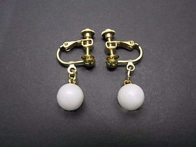 8mm Snow Quartz Beads Screw Earring [e354]