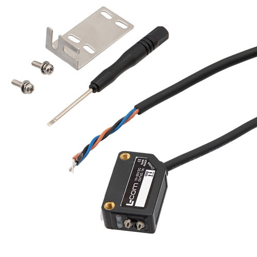 Photoelectric Sensor, Square PBT housing, L.on/D.on selectable, PNP NO, retro-reflection, Sensing distance 200cm, 2m 3-wire cable