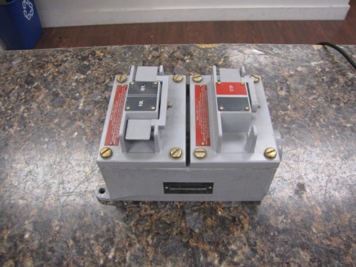 Allen Bradley 800H-3HA7 Explosion Proof Pushbutton Station NEMA 7-9 600V