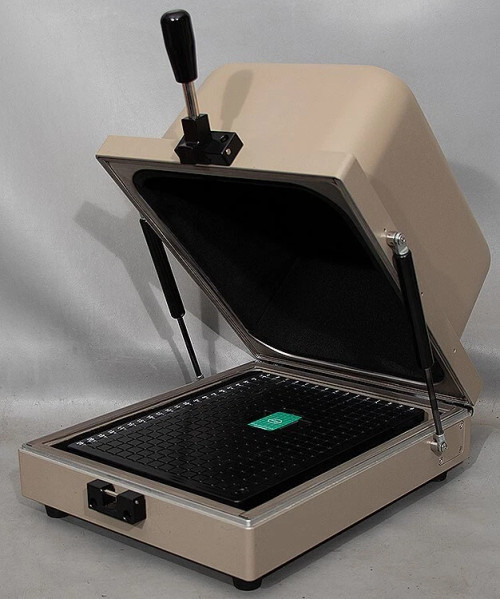 Tescom TC-5915A 6 GHz Manual RF Shield Box w/Fixture & Coupler 9.29"x11.69"x7.08