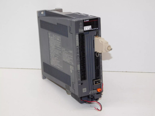 Mitsubishi Electric MELSERVO-J4 MR-J4-100B AC Servo Drive Amplifier Module Unit