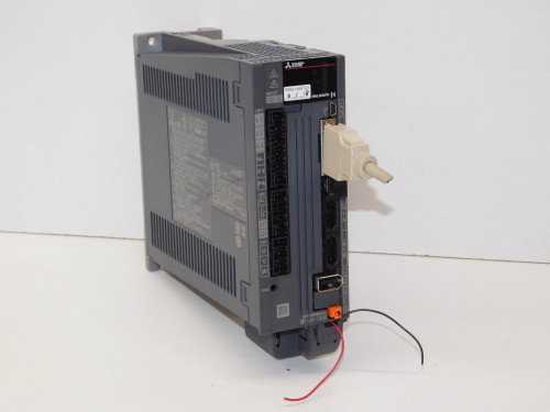 Mitsubishi Electric MELSERVO-J4 .MR-J4-100B AC Servo Drive Amplifier Module Unit