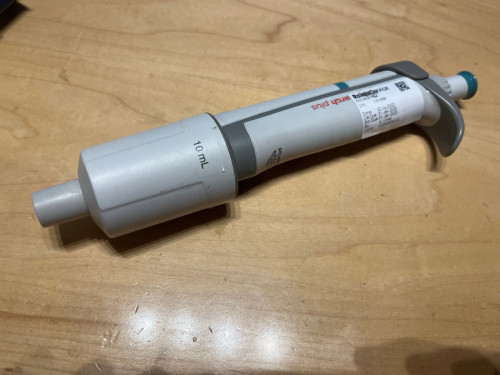 Eppendorf research plus 1- 10ml Pipettor pipet variable adjustable 10 ml