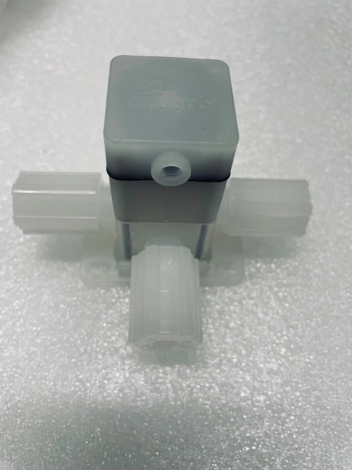 Applied Materials 3870-00209 VALVE PNEU DIAPH 3-WAY 80PSIG 1/4ORF 1/4 AMAT