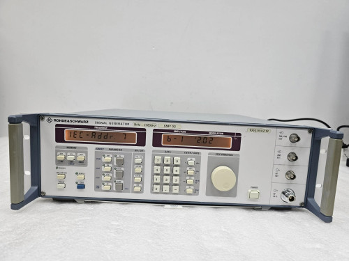 ROHDE & SCHWARZ SMY02 Signal Generator 9 kHz - 2.08 1062.5502.12 OPTION SMY-B1