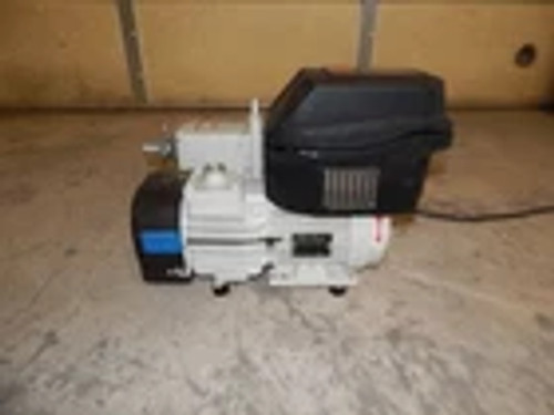 LEYBOLD SOGEVAC SV40 BI ROTARY VANE PUMP (#4582)
