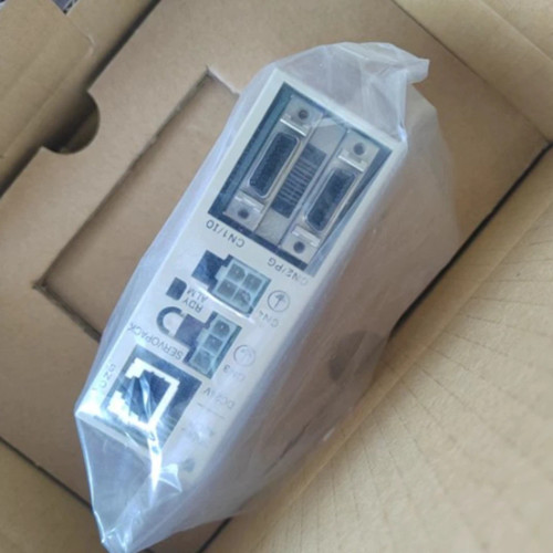 NEW YASKAWA SGDF-B5CP Servo Drive