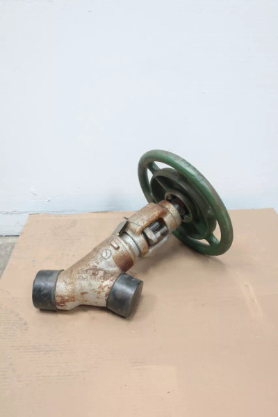 Edward Valve D36128 Manual Steel Butt Weld Globe Valve 2-1/2in 1690
