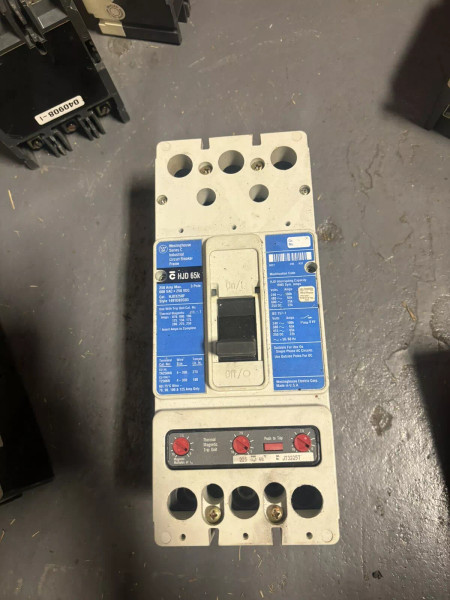 CUTLER HAMMER 250 AMP CIRCUIT BREAKER HJD3250F 600 VAC 3 POLE USED CUTLER HAMMER 250 AMP CIRCUIT BREAKER HJD3250F 600 VAC 3 POLE USED