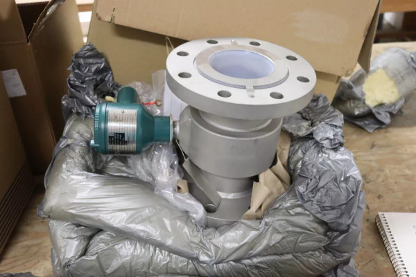 NEW YOKOGAWA MAGNETIC FLOWMETER AXF100C-PNAL1L-BA;;-2MB/FF1