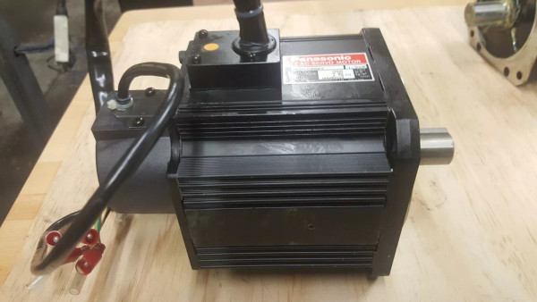 Panasonic Servo motor MDM102Q2V Panasonic Servo motor MDM102Q2V