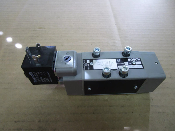 NEW BOSCH PNEUMATIC CONTROL VALVE 0 820 024 120 24Vdc 0820024120