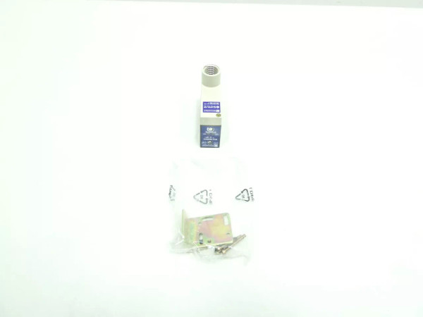 Telemecanique XUJ-M06031H7 Photoelectric Sensor 24-240v-ac 24-48v-dc