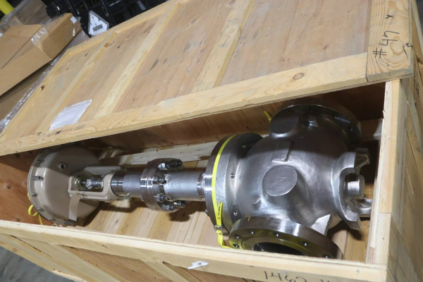 NEW LARGE STAINLESS ACTUATOR VALVE 3271 8" VALVE 15" FLANGE 6FT LONG