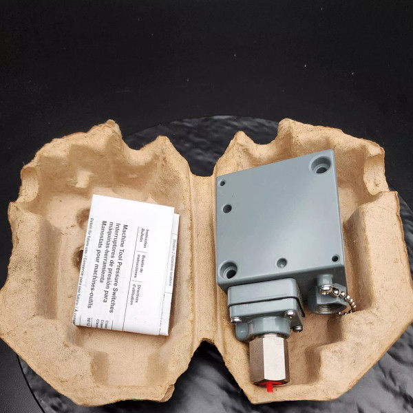 Square D GFW-1 Class 9012 Pressure Switch 1/4 500 PSI 600V AC/DC ?? Square D GFW-1 Class 9012 Pressure Switch 1/4 500 PSI 600V AC/DC ??