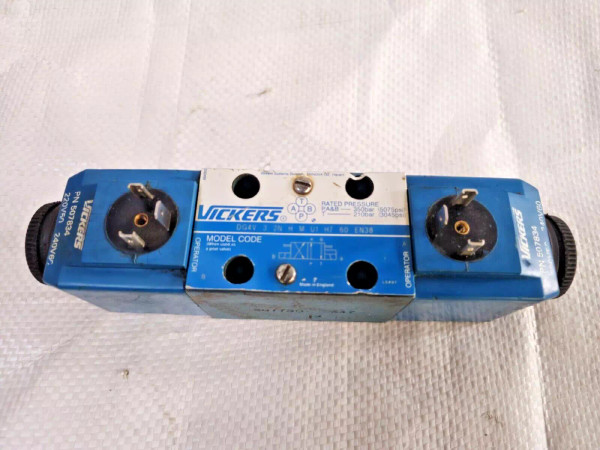 Vickers DG4V 3 2N H M U1 D6 60 EN38 Directional Control Valve 220V50 240V60 Vickers DG4V 3 2N H M U1 D6 60 EN38 Directional Control Valve 220V50 240V60
