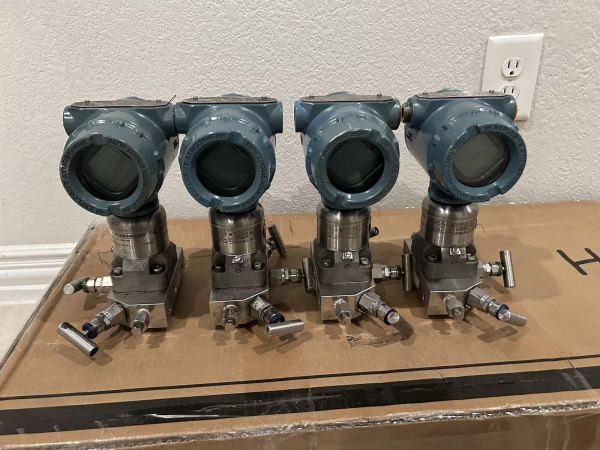 ROSEMOUNT 3051S2CD2A2A11A1AKDM5 PRESSURE TRANSMITTER 3626 PSI 0-250 H2O MANIFOLD ROSEMOUNT 3051S2CD2A2A11A1AKDM5 PRESSURE TRANSMITTER 3626 PSI 0-250 H2O MANIFOLD