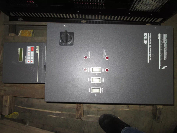 AC Tech AC Drive MH4100BG135 10HP Output: 480V 14A Used