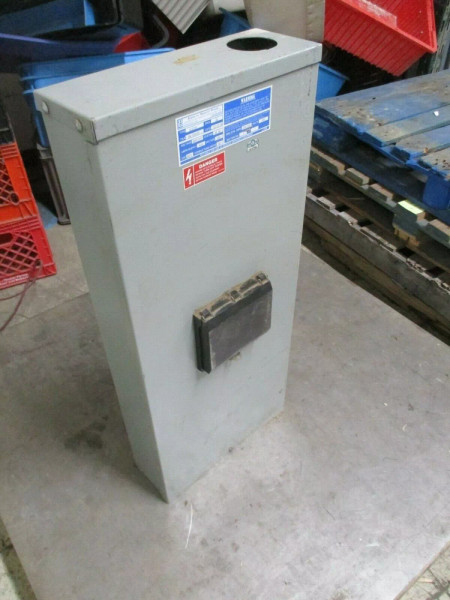 AMP 3R Enclosed Fuse Pullout Switch SES335 400A 480Y/277V 60Hz 3Ph 3W Used