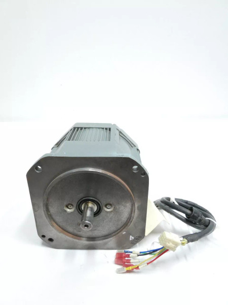 Yaskawa USADED-13-YR21 Servo Motor 63kg-cm 1.3kw 2000rpm