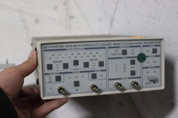 stanford-research-systems-sr560-low-noise-voltage-current-preamplifier/