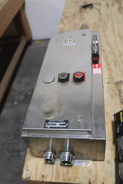 NEW STAINLESS STEEL SQUARE D 8538 SBW-11 1158617-B