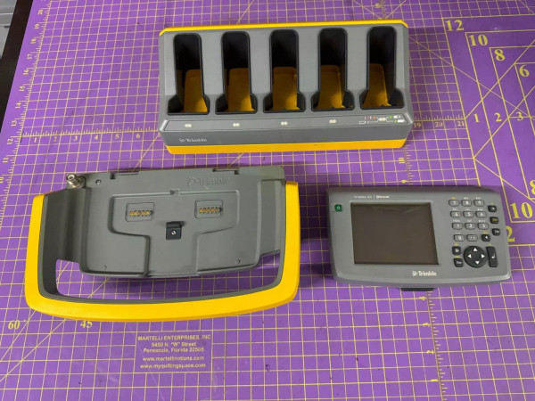 TRIMBLE CU CONTROLLER BLUETOOTH 58050001 , Robotic holder 58021007 and 49499-00 TRIMBLE CU CONTROLLER BLUETOOTH 58050001 , Robotic holder 58021007 and 49499-00