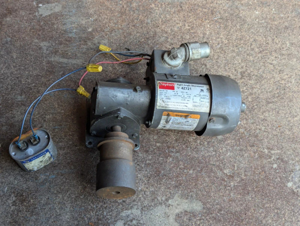 Dayton 4Z721 Right Angled Gear Motor 60:1 Ratio, 1/8hp, 115V, 29rpm, 1Phase 60Hz