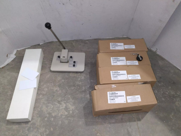 badge-maker-y487498-with-hanger-and-cards-everything-as-picture/