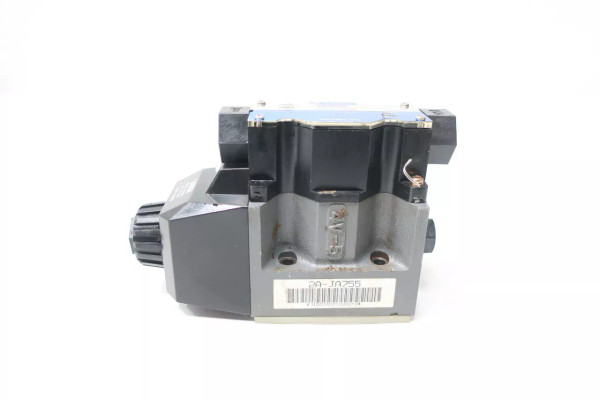 vickers-tokimec-dg4v-5-2a-m-pl-t-6-40-ja755-directional-control-valve-110v-ac/ vickers-tokimec-dg4v-5-2a-m-pl-t-6-40-ja755-directional-control-valve-110v-ac/