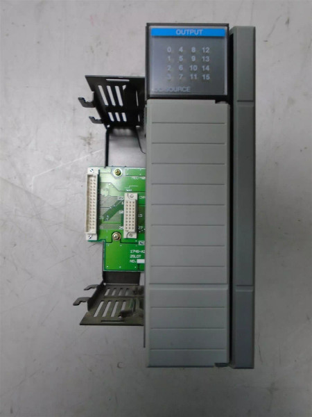 Allen Bradley SLC 500 2-Slot Expansion Pack 1746-A2 W/ SLC 500 Output Module Allen Bradley SLC 500 2-Slot Expansion Pack 1746-A2 W/ SLC 500 Output Module