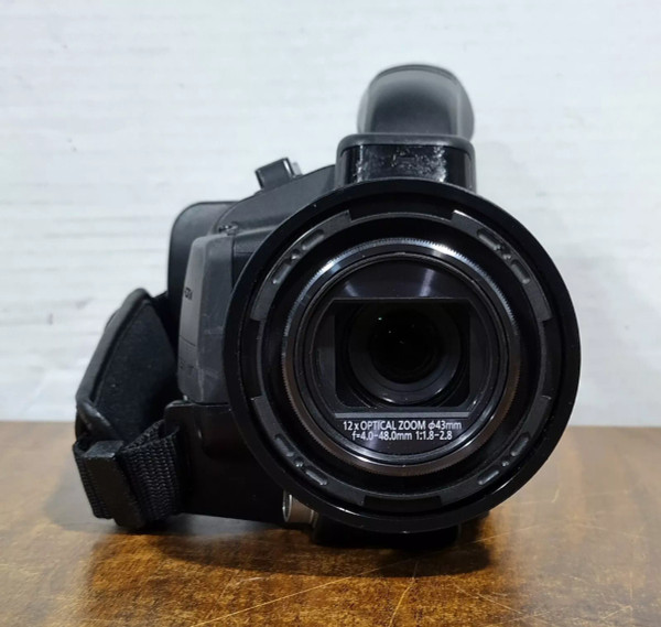 Panasonic HD AG-HMC40P AVCCAM 10.6 MP 1080i SD Card High Definition Camcorder