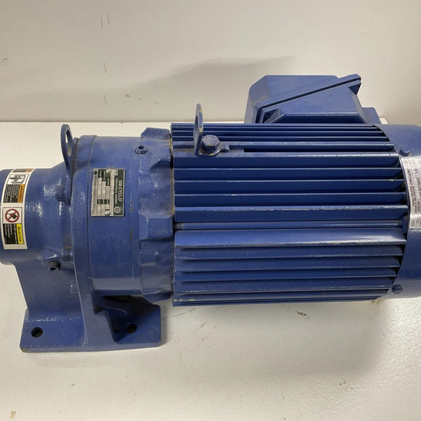 NEW Sumitomo Sm-cyclo CNHM3-4105YA-13 Gearmotor 159rpm, 3ph, 3HP, 230/460VAC
