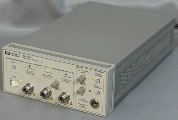 HP/Keysight 83430A 1310 nm Lightwave1 Laser Digital Source/Transmitter w/Opt. 130
