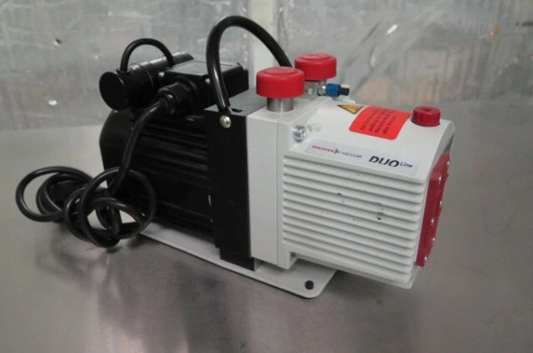 Pfeiffer DUO 2.5 Dual Stage Rotary Vane Vacuum Pump. Agilent G3170-80024 (VIDEO)