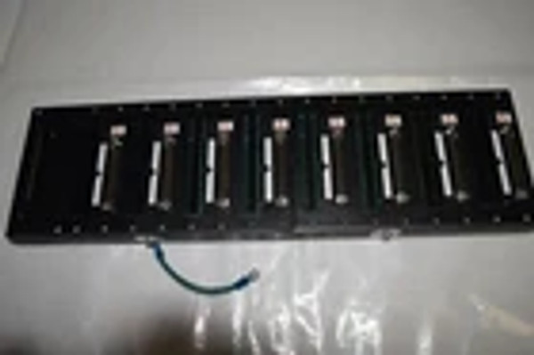 NATIONAL INSTRUMENTS MODÈLE CFP-BP-8 Châssis À 8 Emplacements (TRQ130) NATIONAL INSTRUMENTS MODÈLE CFP-BP-8 Châssis À 8 Emplacements (TRQ130)