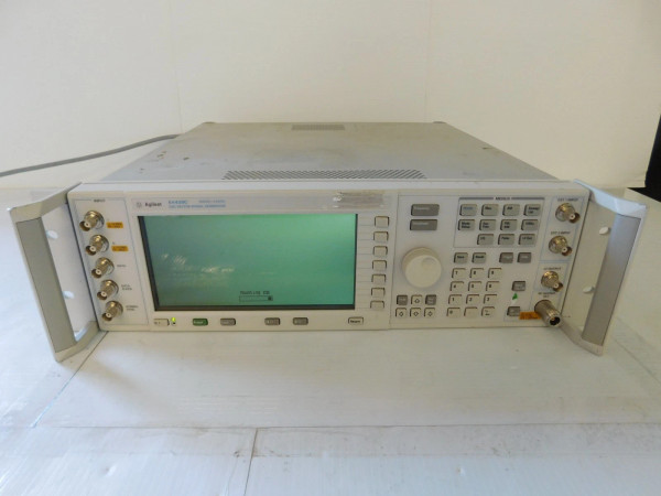AGILENT E4438C ESG VECTOR SIGNAL GENERATOR (QXG64)