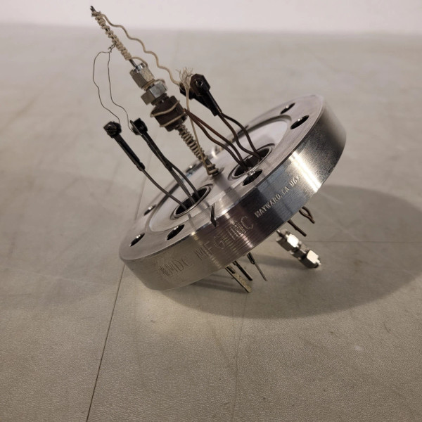 MDC 4.5" CF Feedthrough Conflat DN63CF w/ 2x 4-Wire Good Knife Edge